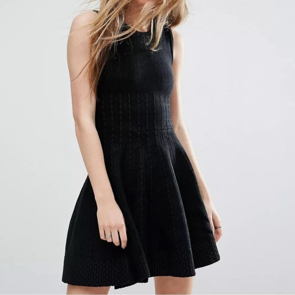 JOHN + JENN fit and flare sleeveless dress bodycon skater style black size small